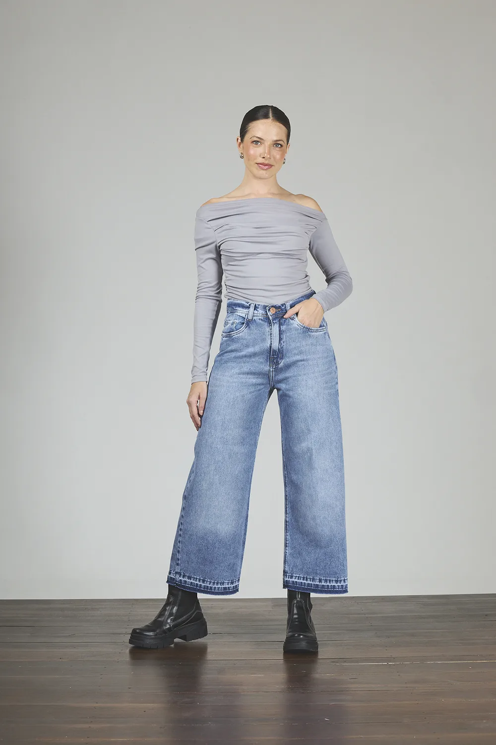 339-1-1.webp ART. 339 | WIDE LEG CROP STONE BOTA DESCOCIDA RIGIDO - Imagen 1