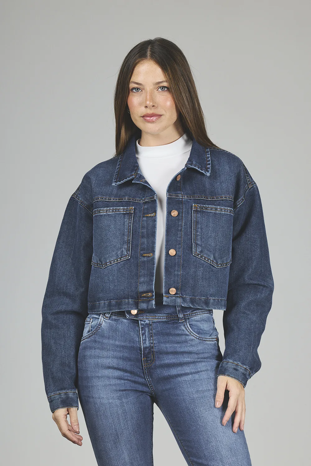 368-1-1-1.webp ART. 368 | CAMPERA CROP AZUL RÍGIDO - Imagen 1