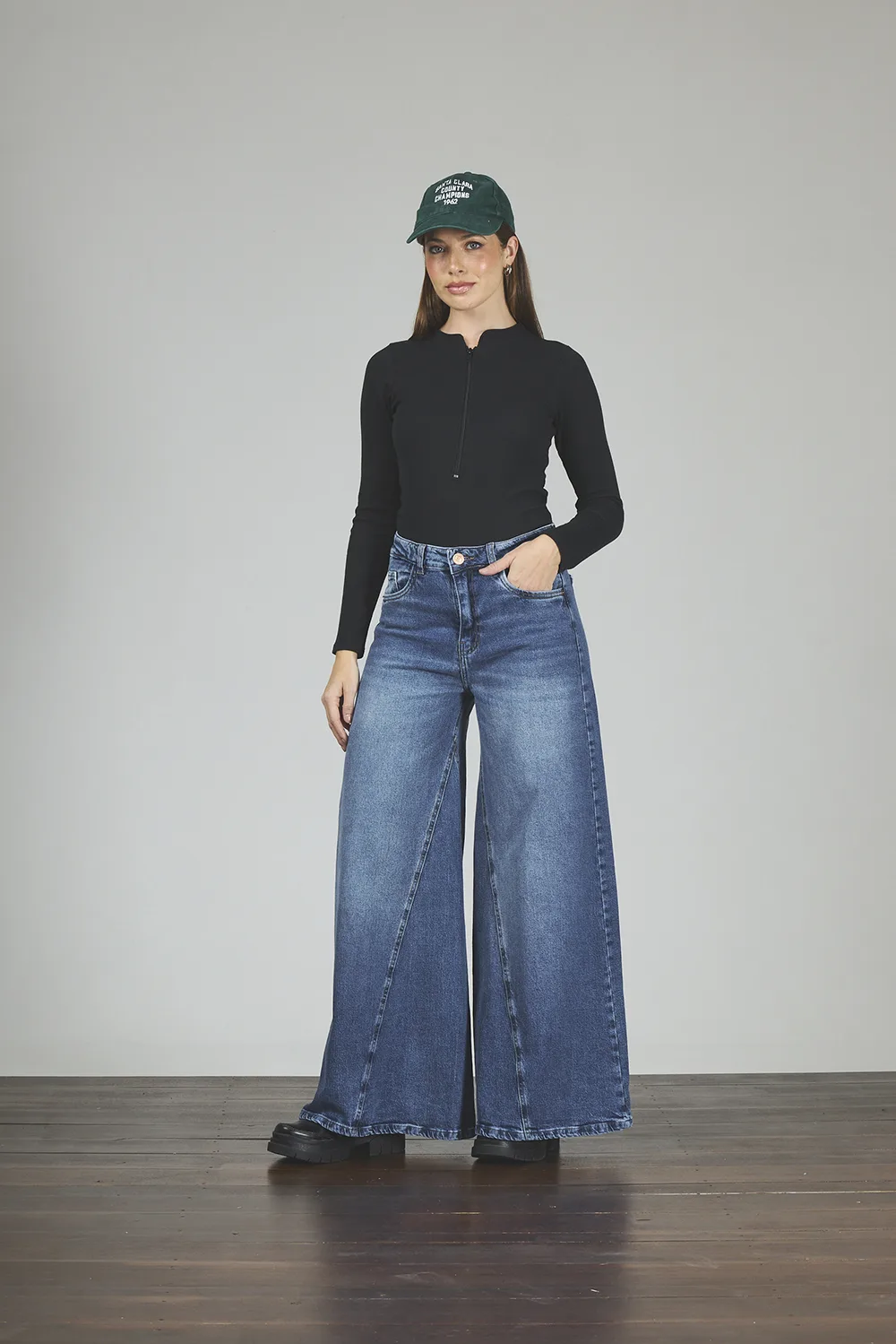 427-1-1.webp ART. 427 | MAXI BAGGY STONE OVERSIZE CON RECORTE ELASTIZADO - Imagen 1