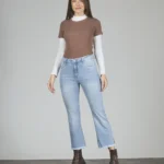 ART. 470 | CROP SEMI OXFORD CELESTE DEFLECADO CON ABERTURA EN BOTA ELASTIZADO