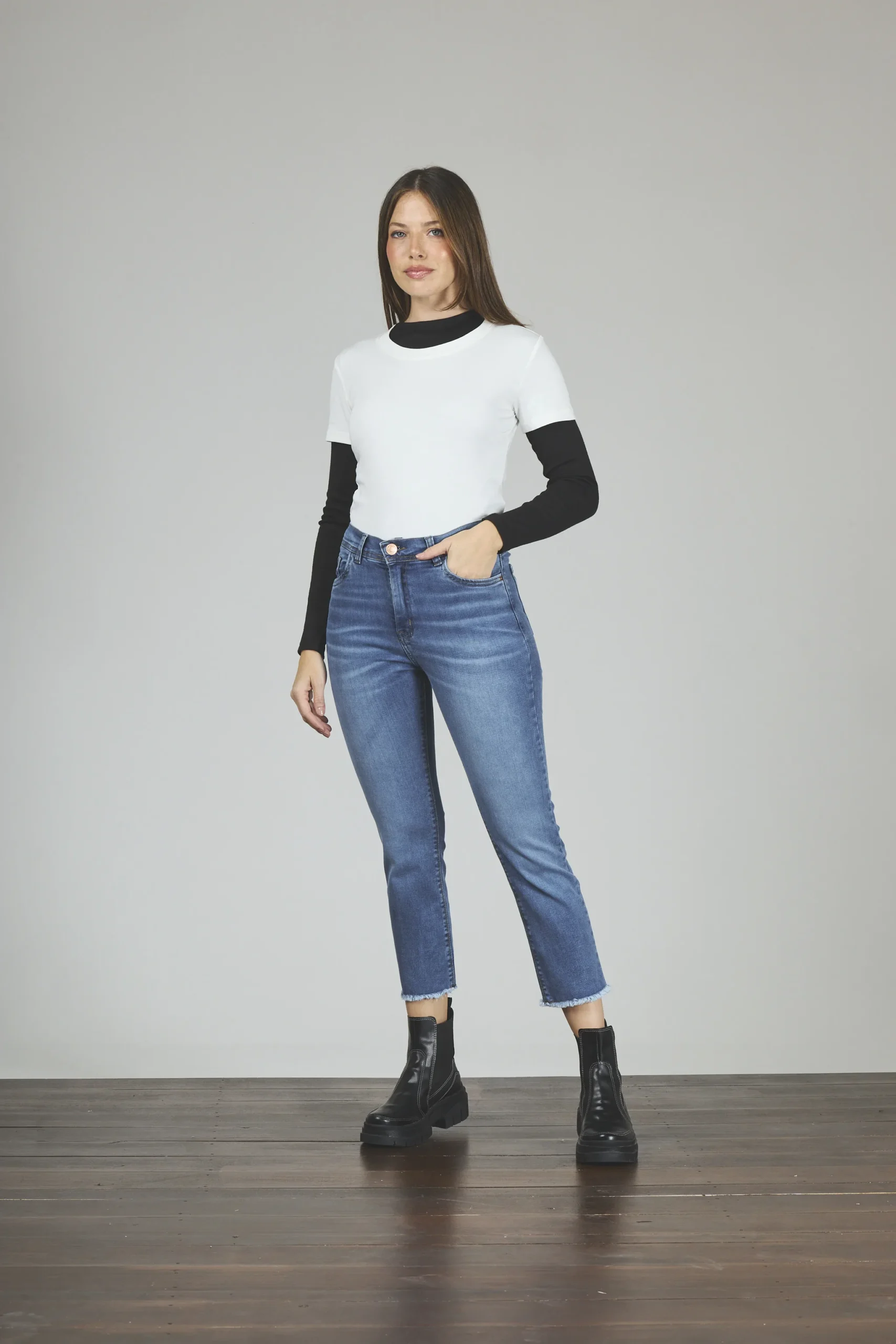 471-1-scaled-1.webp ART. 471 | CROP CLASICO STONE BOTA DEFLECADA ELASTIZADO - Imagen 1
