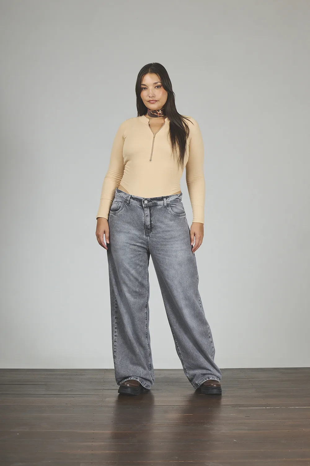 852-1-1-1.webp ART. 852 | WIDE LEG GRIS CLÁSICO BOLSILLO PULIDO RÍGIDO - Imagen 1