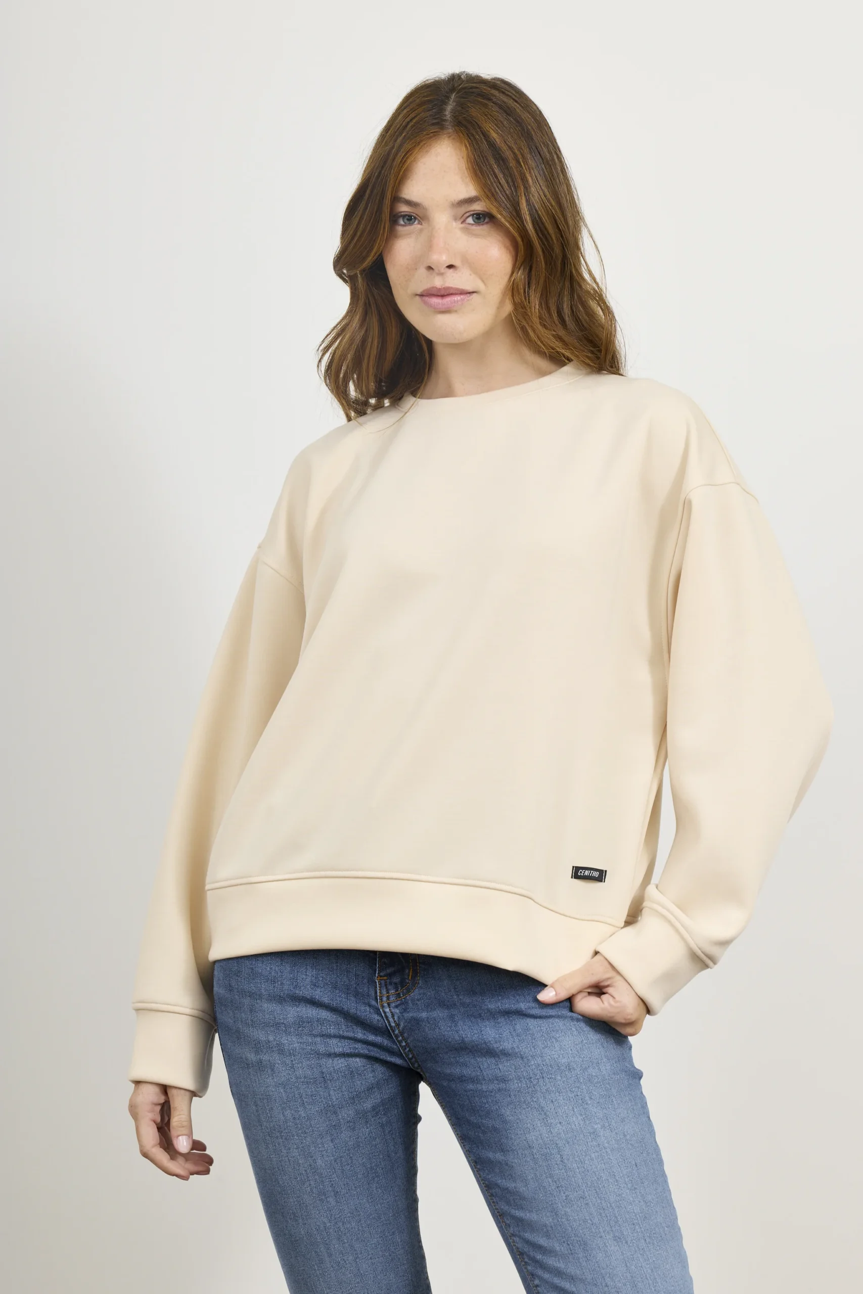 a-108-1-scaled-1.webp ART. A-108 | BUZO OVERSIZE BEIGE (LYCRA) (copia) - Imagen 1