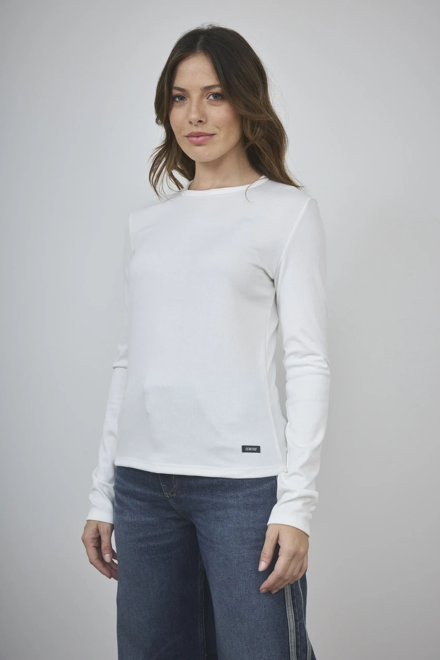a-94-1-scaled-1.webp ART. A-94 | REMERA MANGA LARGA BLANCA MORLEY - Imagen 1